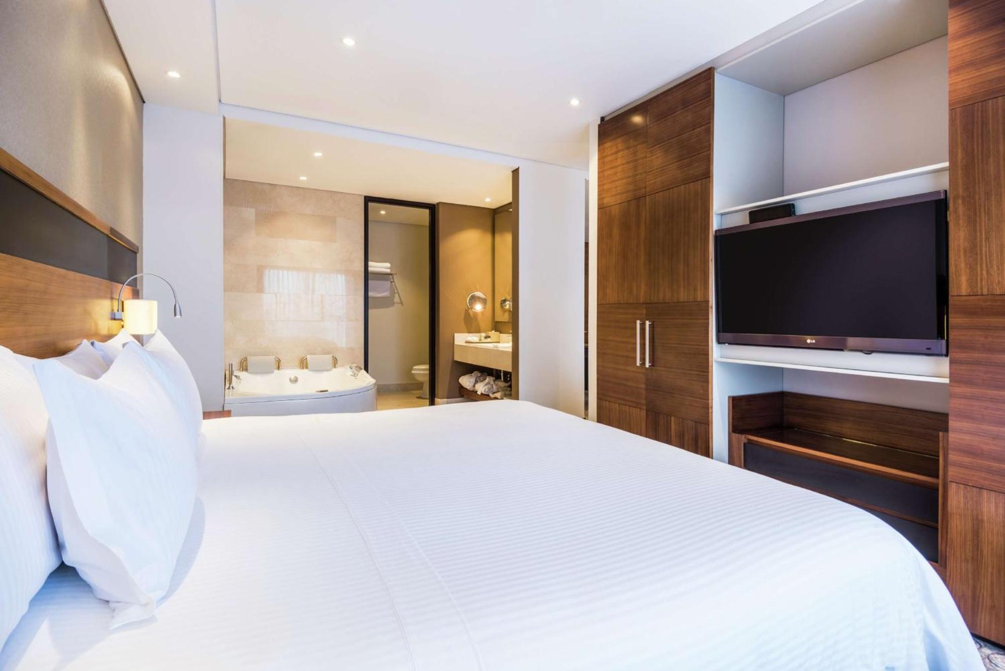Doubletree By Hilton Bogota Parque 93 Hotel Ngoại thất bức ảnh
